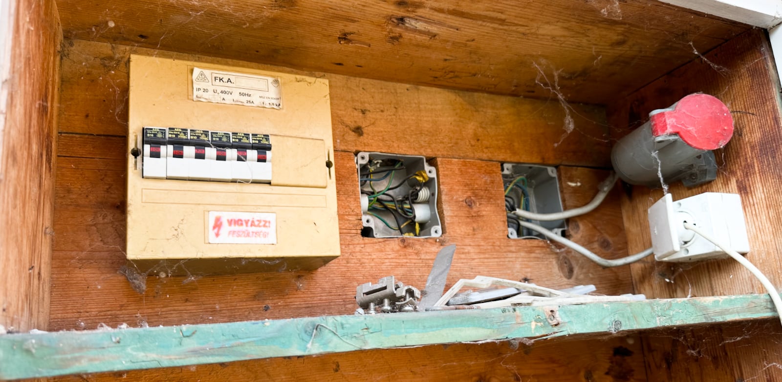 The old distribution box distribution-box-before