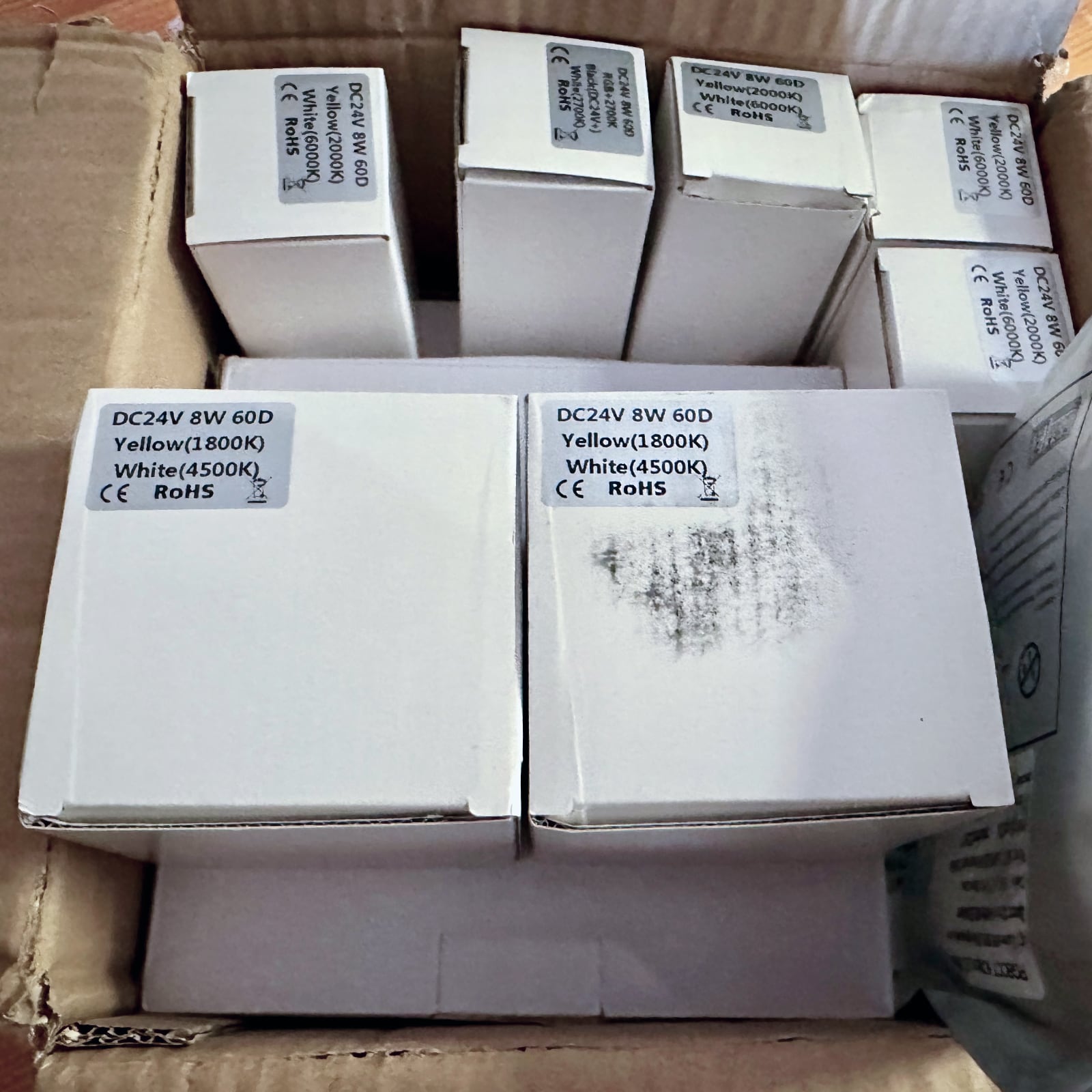 lebutított csomagolásban érkeztek test-lamps-packed